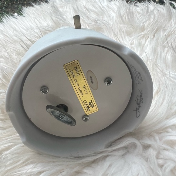 Precious Moments Antique Cat & Grandma Rocking Chair Music Playing Figurine - Picture 6 of 6